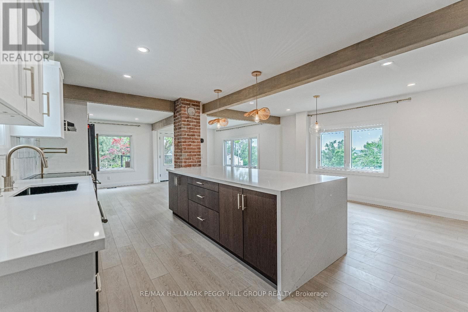 425 CODRINGTON STREET Image 6