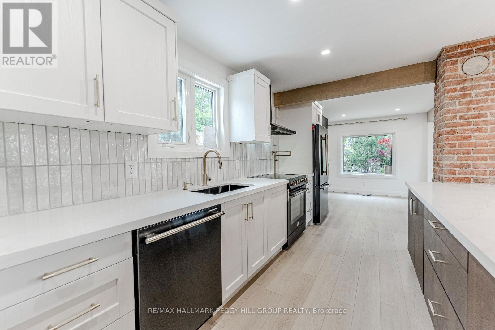 425 CODRINGTON STREET Image 7