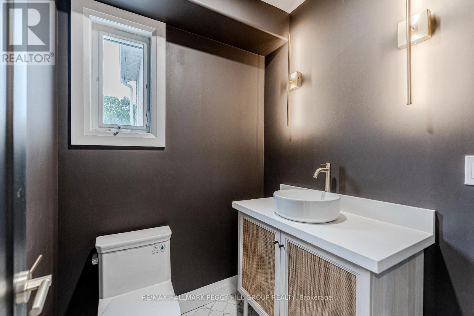 425 CODRINGTON STREET Image 9