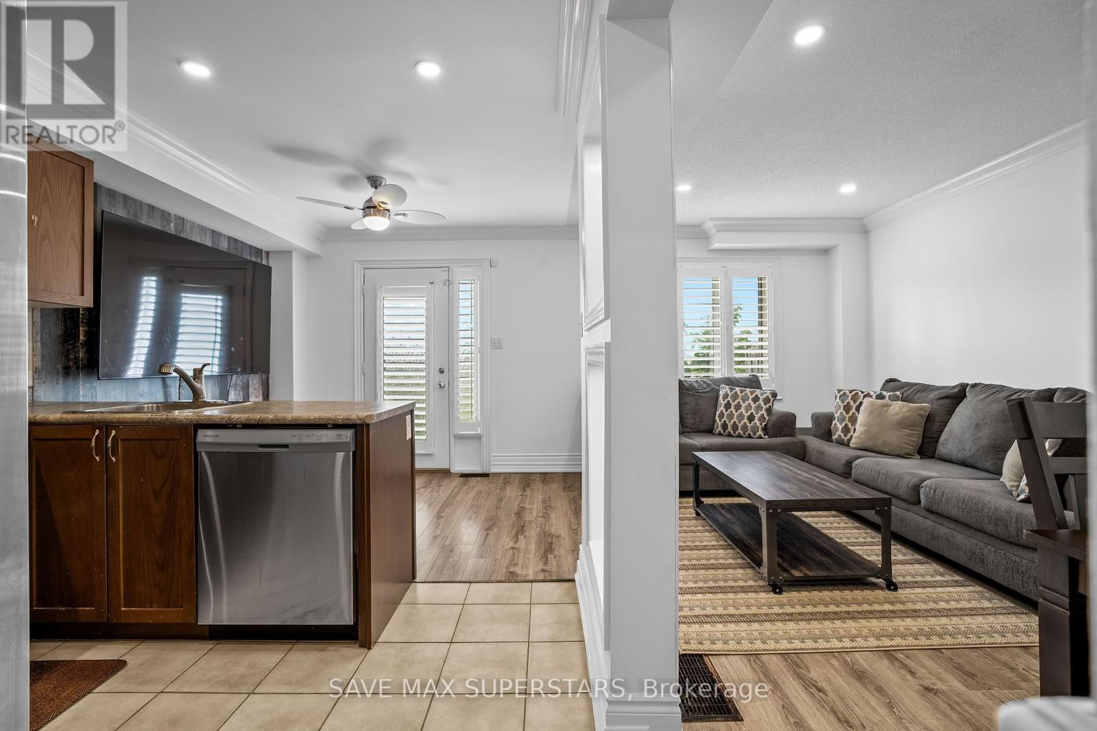 6 - 29 MADELAINE DRIVE Image 6