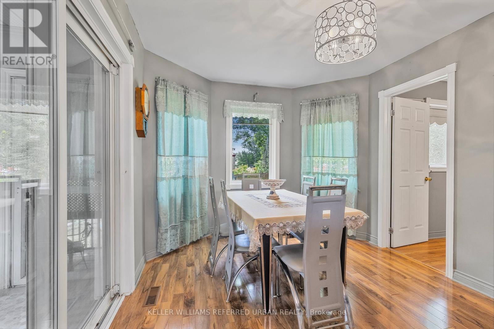 31 JOHN DILLINGNO STREET Image 14