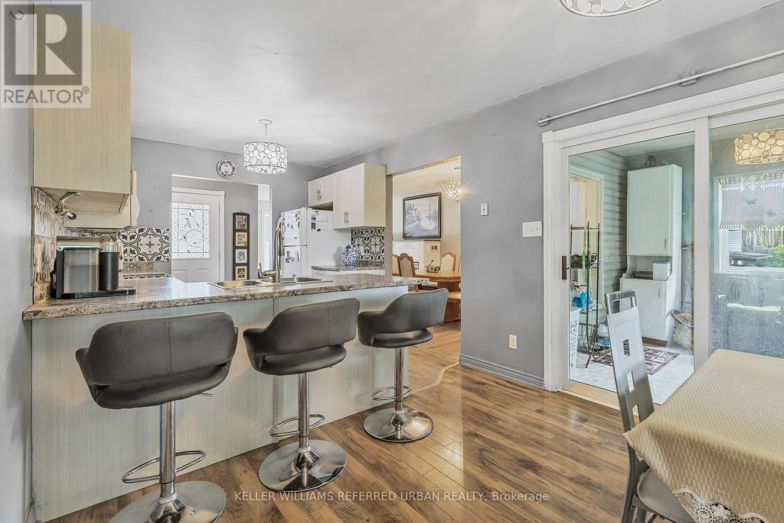 31 JOHN DILLINGNO STREET Image 15