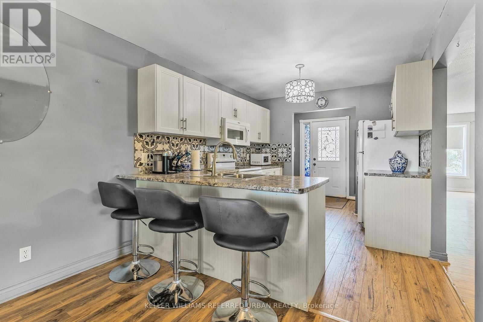 31 JOHN DILLINGNO STREET Image 16