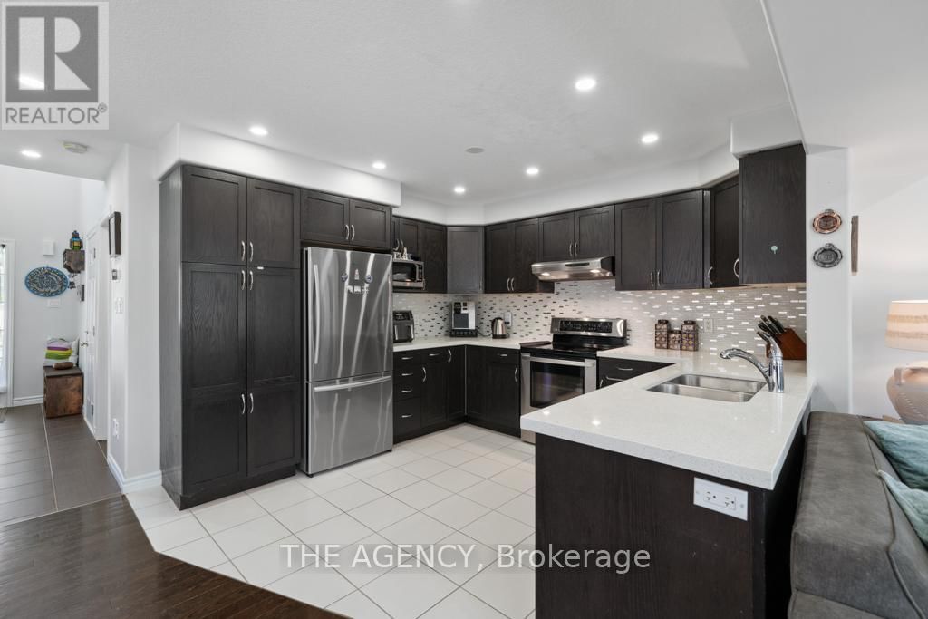 18 DAVIS STREET Image 12