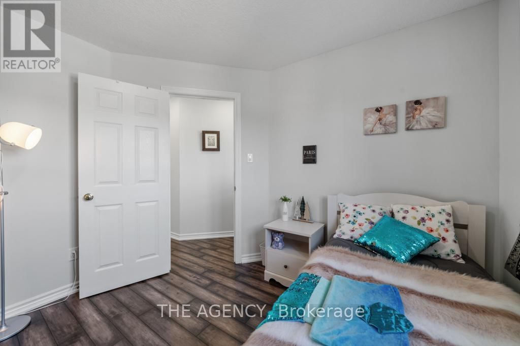 18 DAVIS STREET Image 26