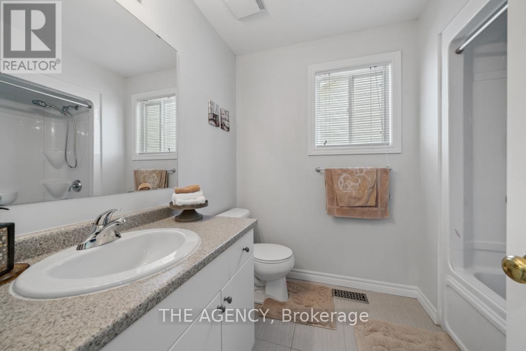 18 DAVIS STREET Image 27