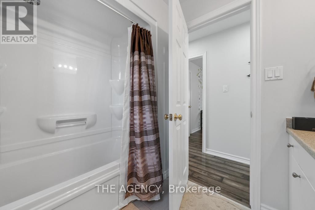 18 DAVIS STREET Image 28
