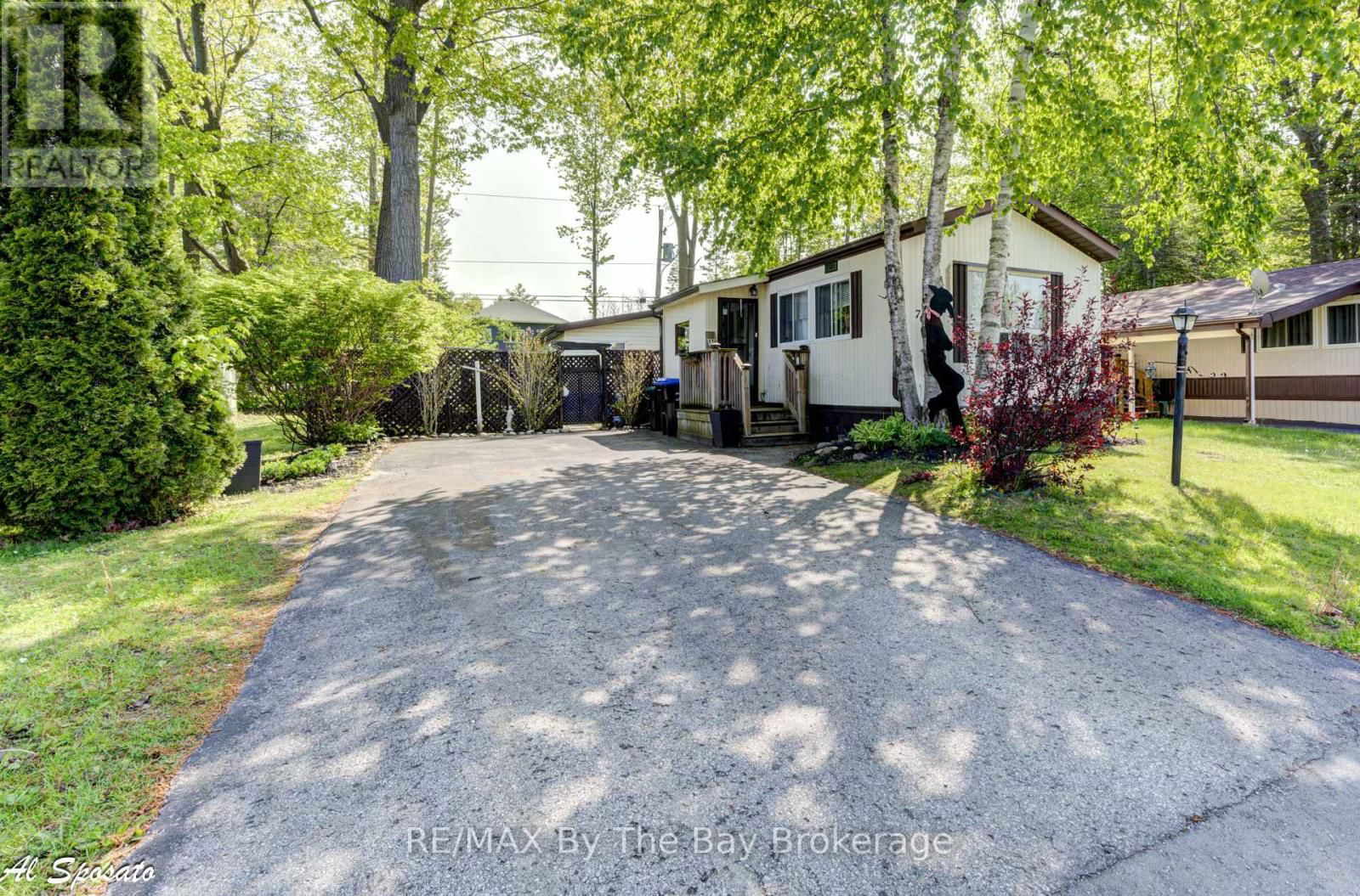 76 GEORGIAN GLEN DRIVE Image 1