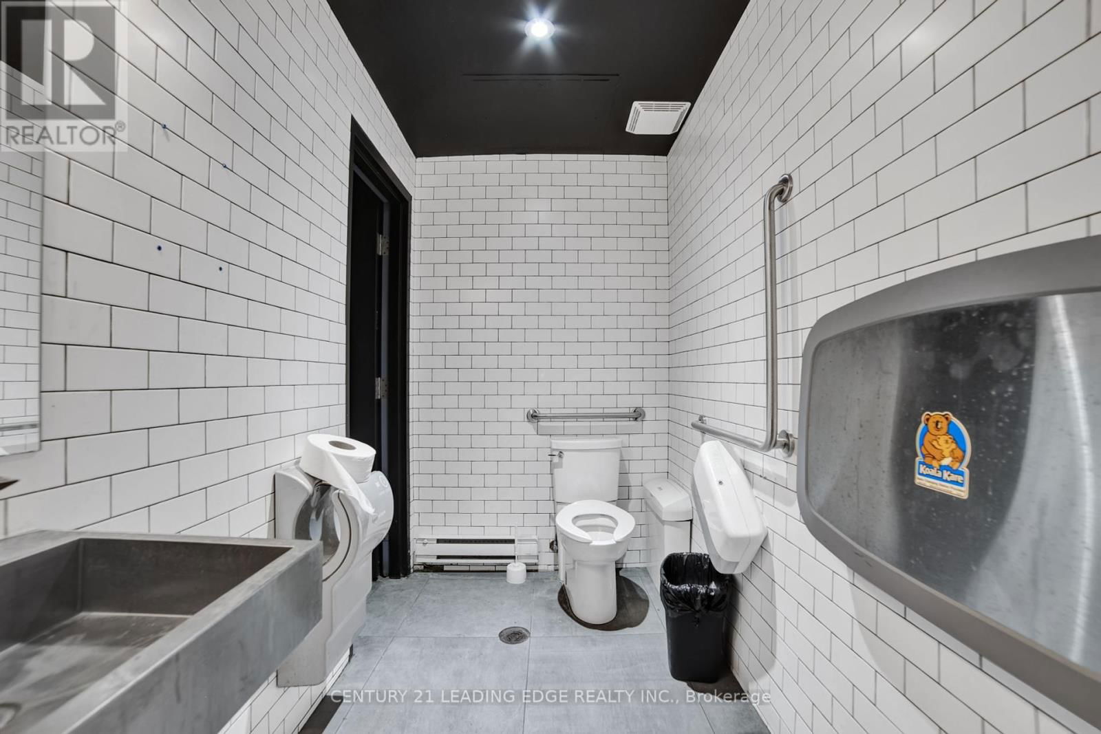 66 DUNLOP STREET EAST Image 17