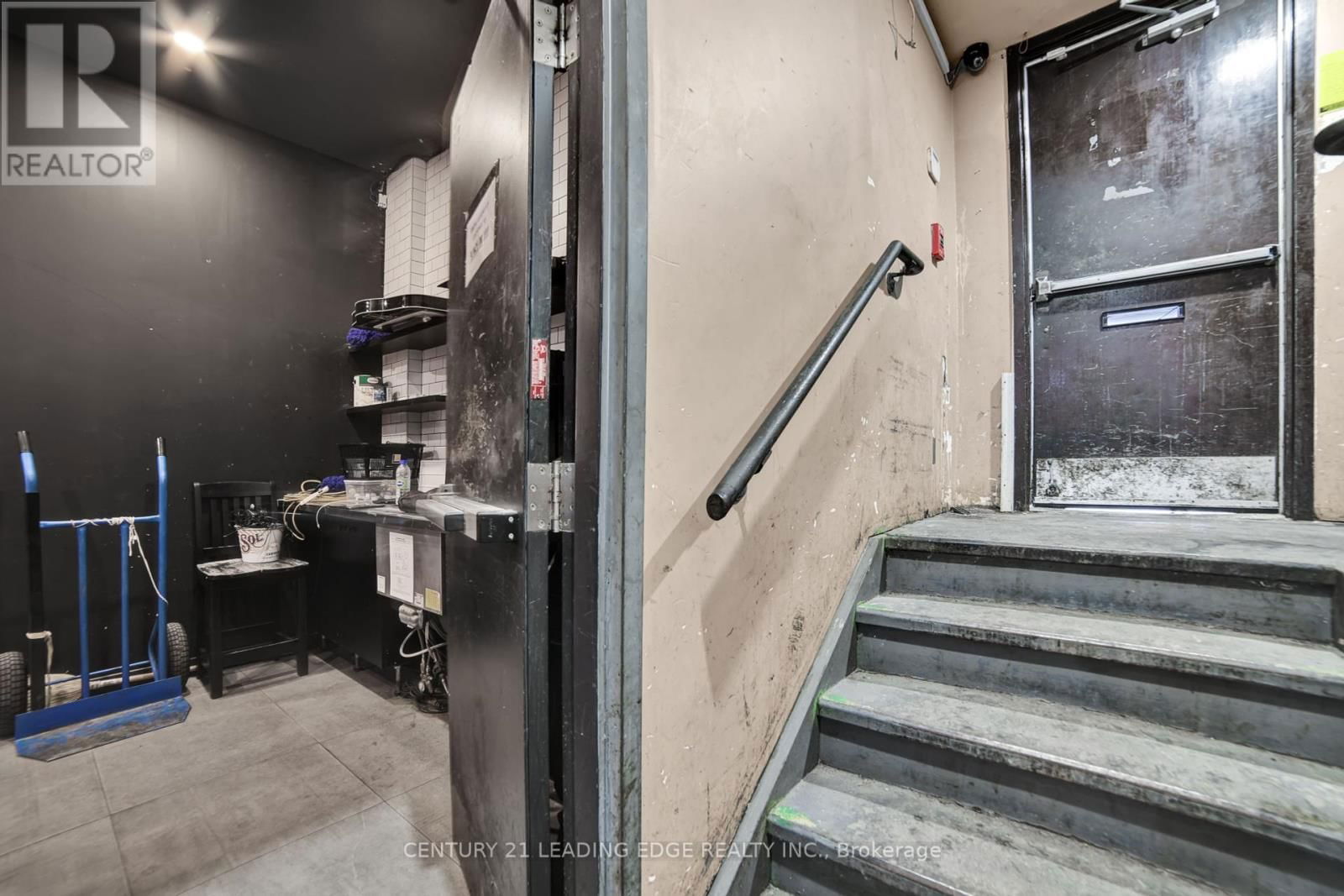 66 DUNLOP STREET EAST Image 18