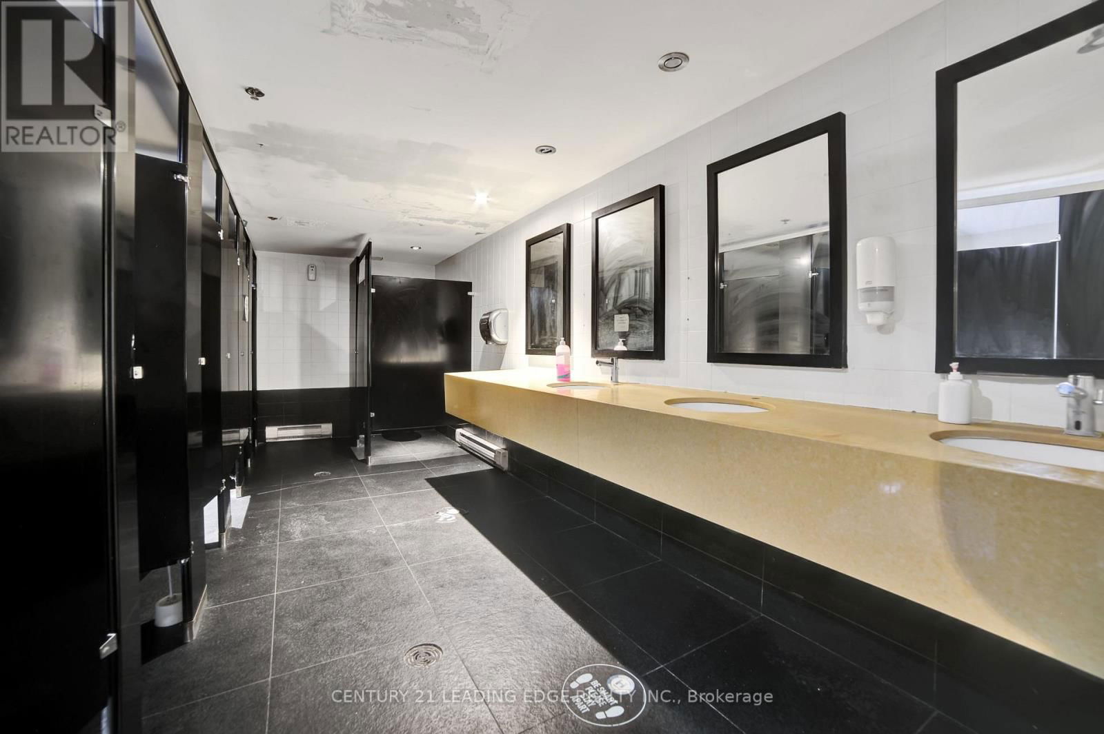 66 DUNLOP STREET EAST Image 29