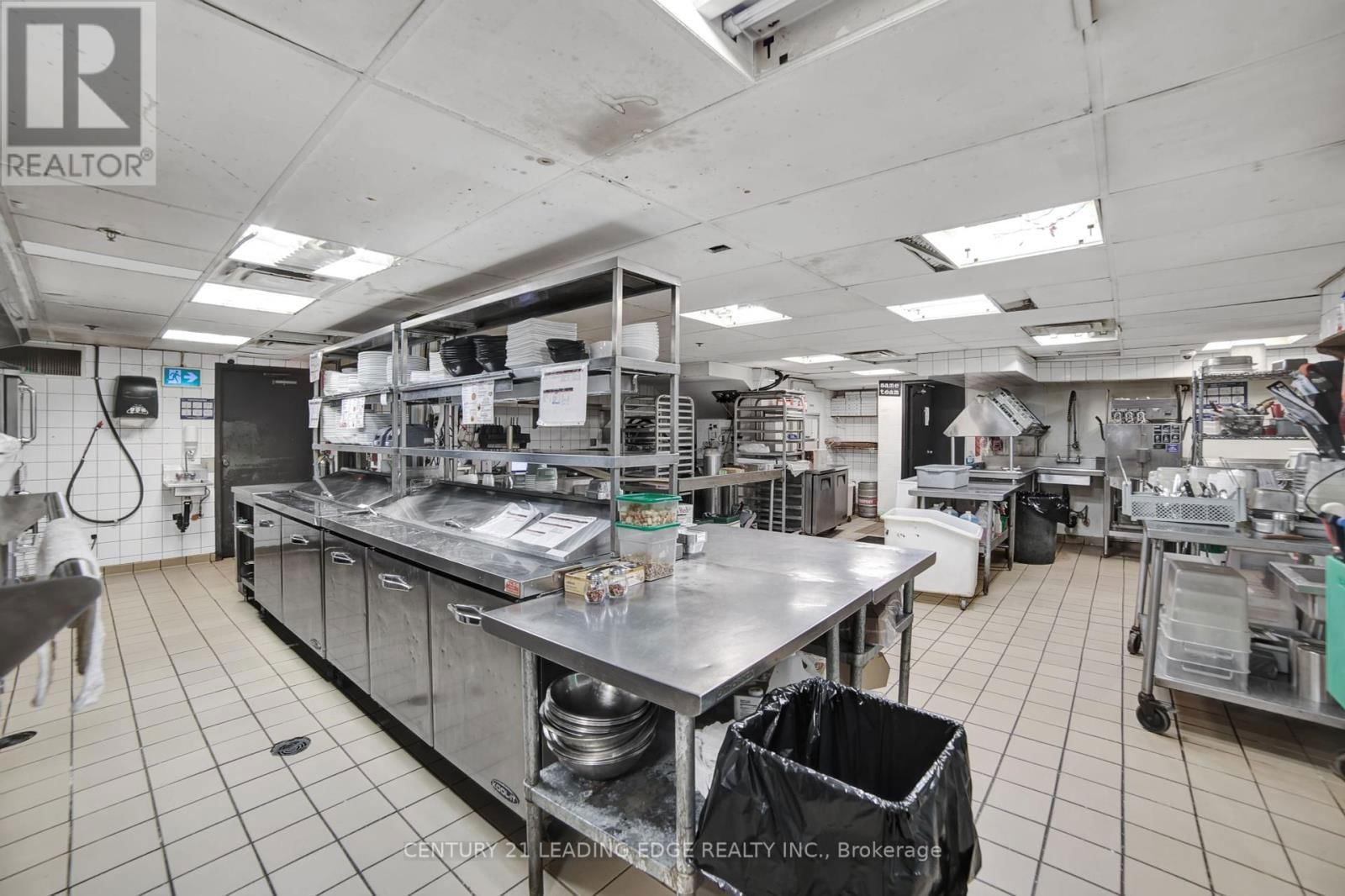 66 DUNLOP STREET EAST Image 33