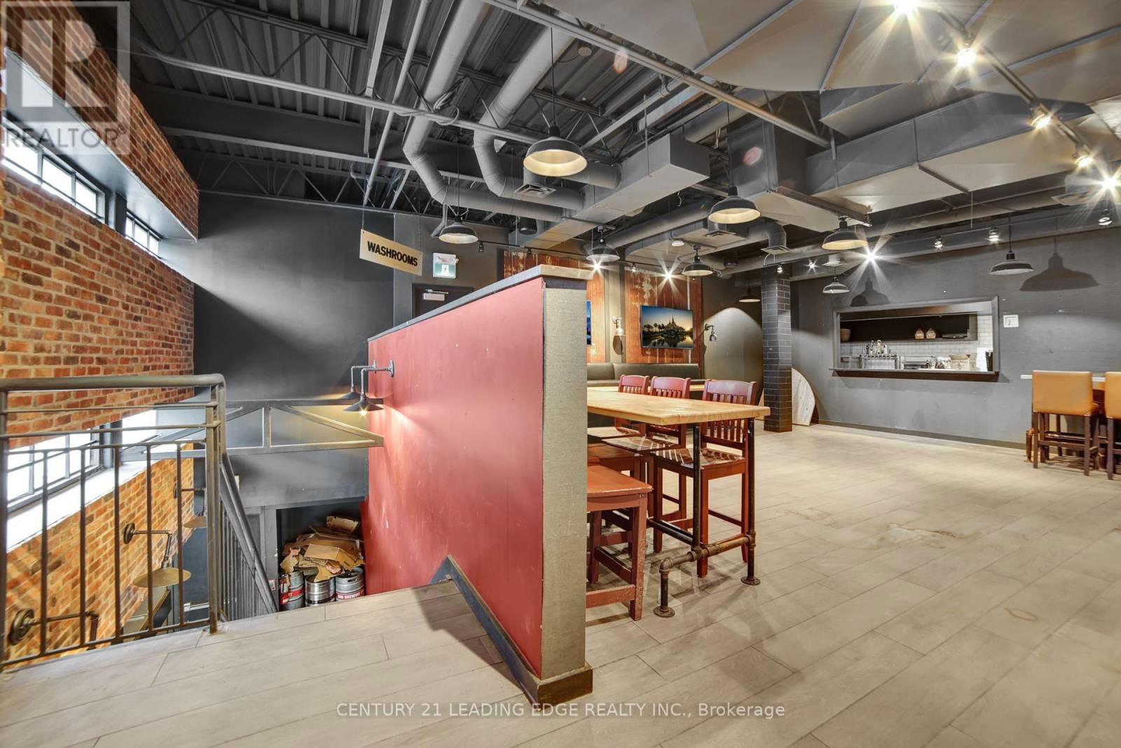 66 DUNLOP STREET EAST Image 38