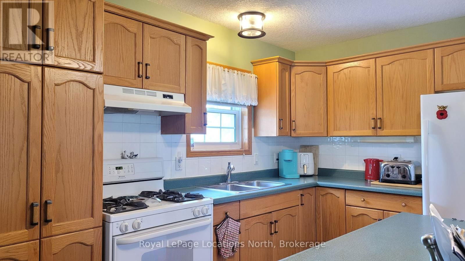 34 TOPAZ STREET Image 13