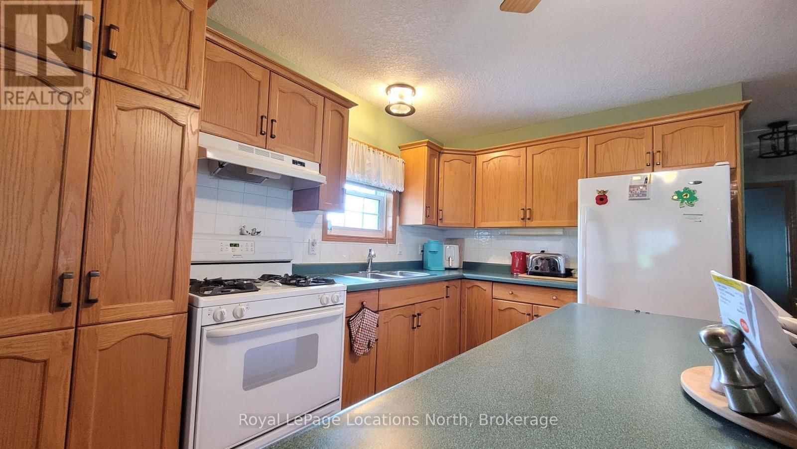 34 TOPAZ STREET Image 14