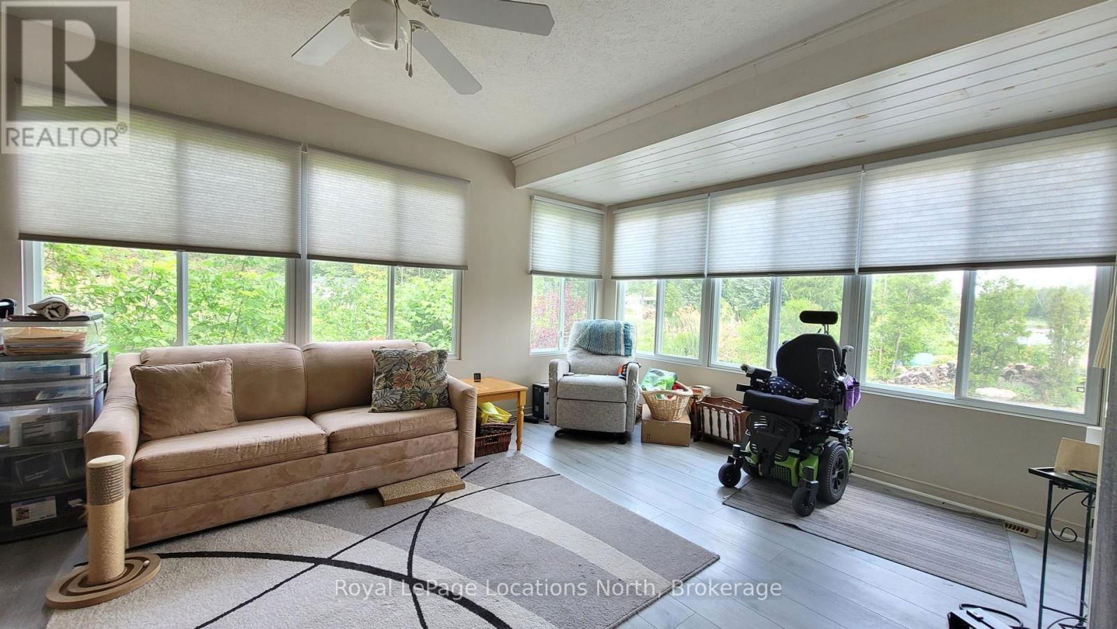 34 TOPAZ STREET Image 15