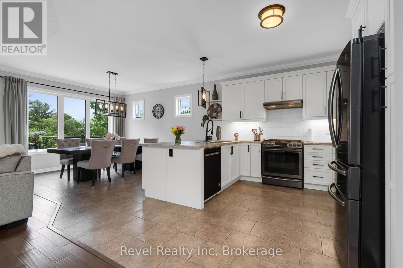 413 RUSS HOWARD DRIVE Image 11