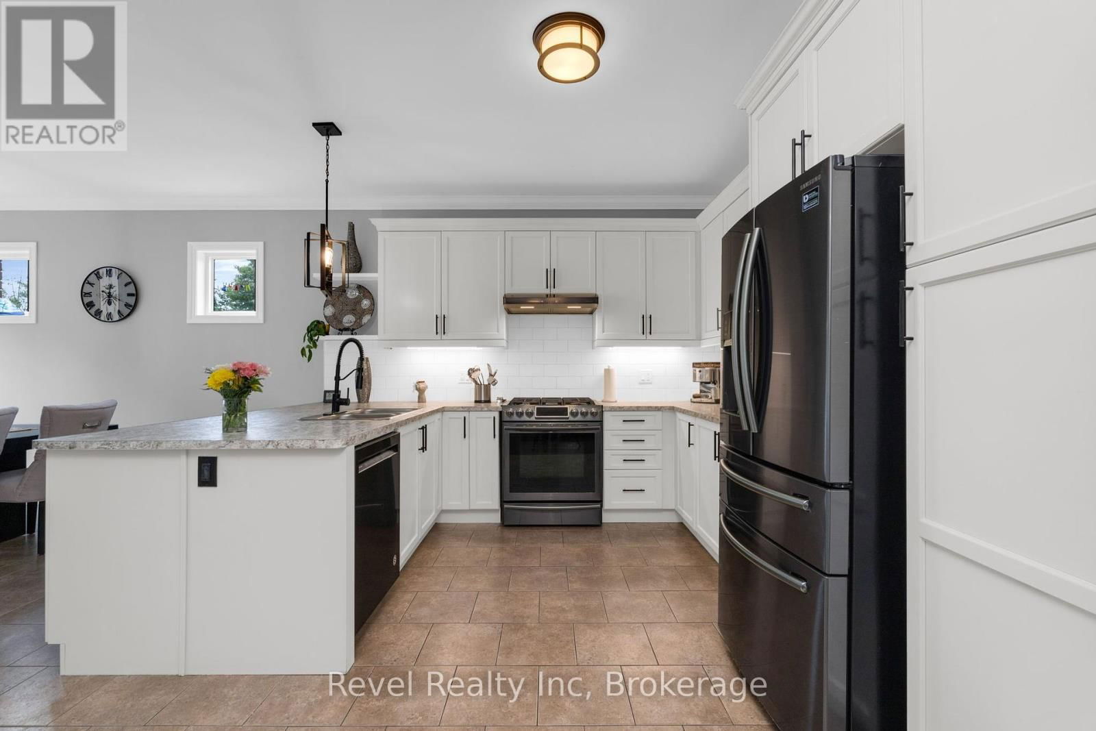 413 RUSS HOWARD DRIVE Image 12