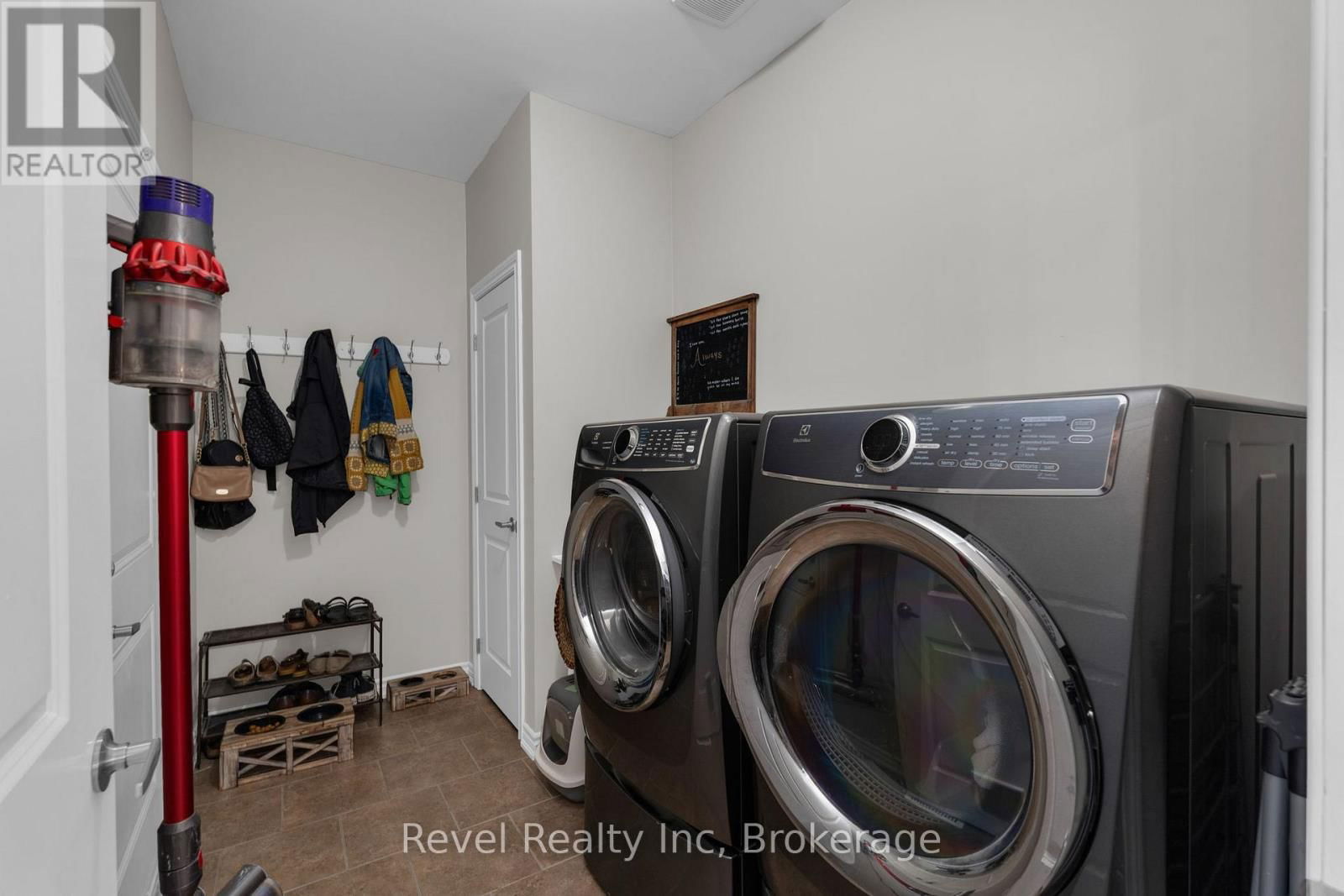 413 RUSS HOWARD DRIVE Image 19