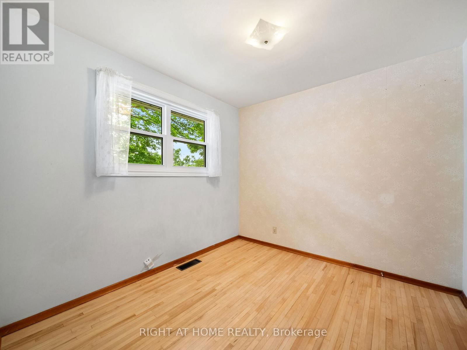 52 ELMER AVENUE Image 11