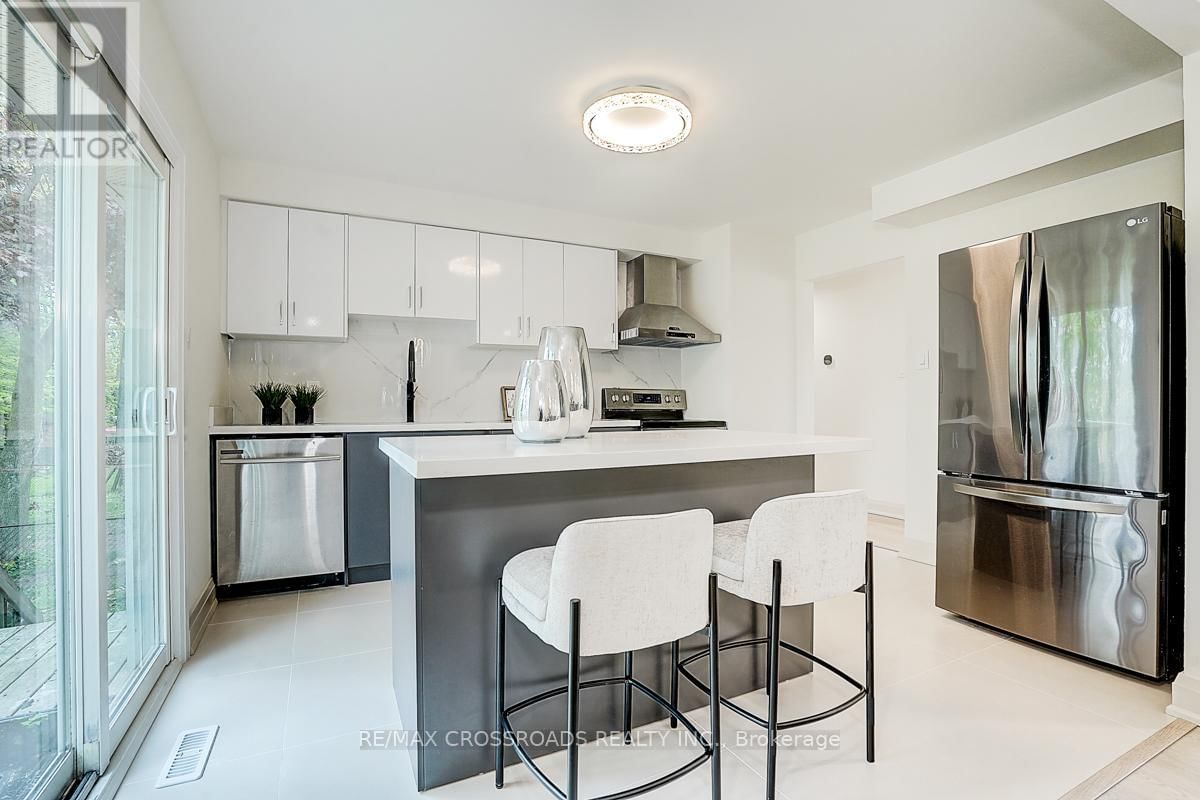 160 LETITIA STREET Image 15