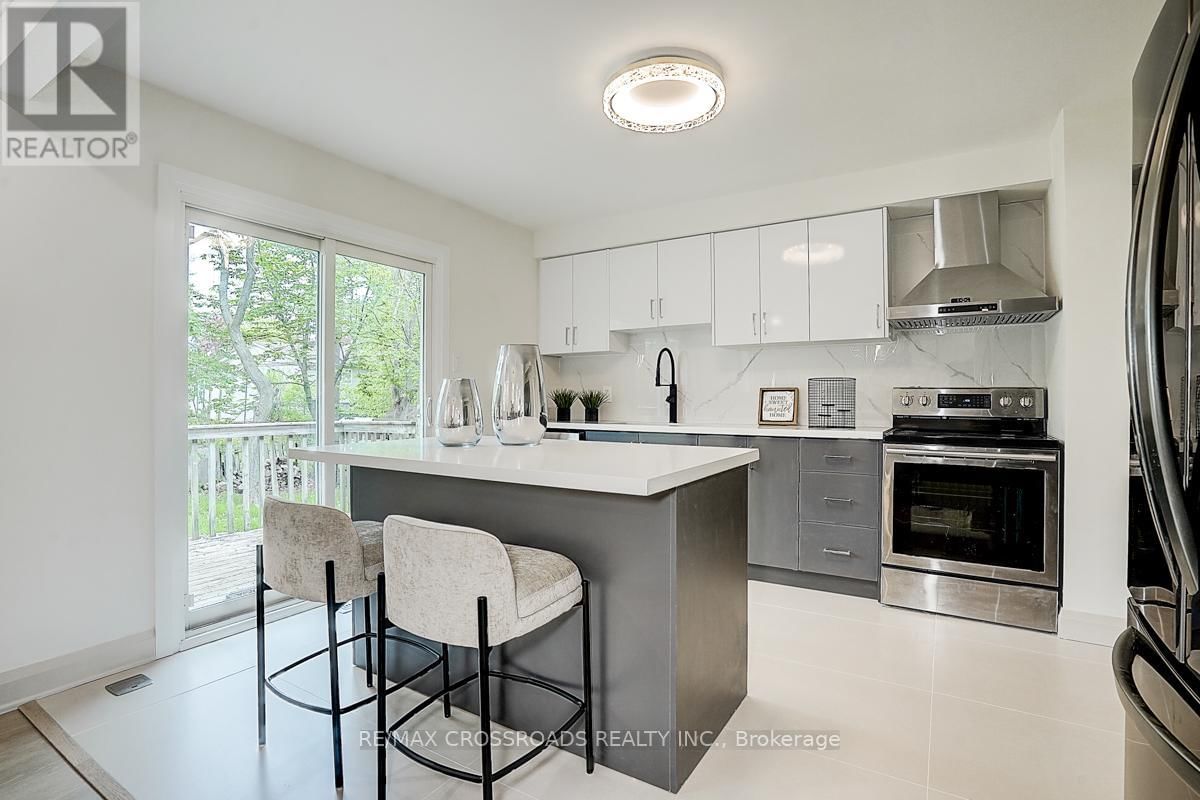 160 LETITIA STREET Image 17