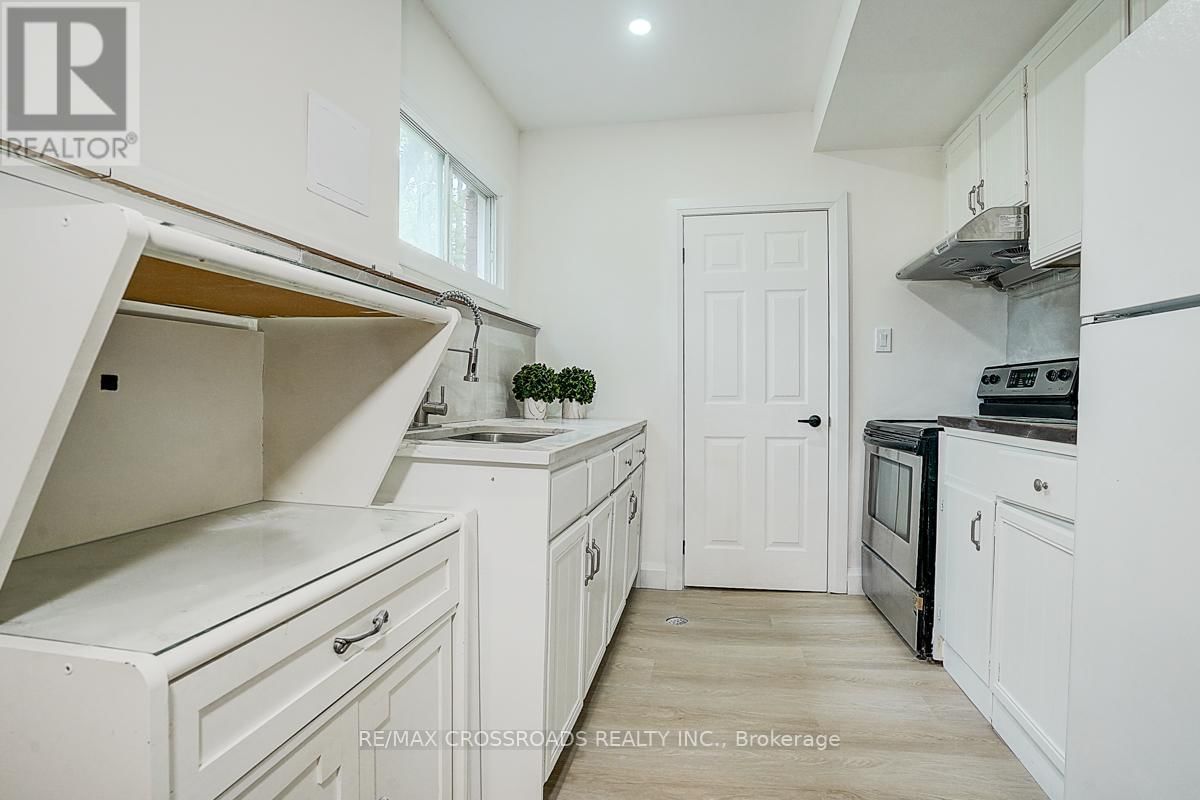 160 LETITIA STREET Image 35