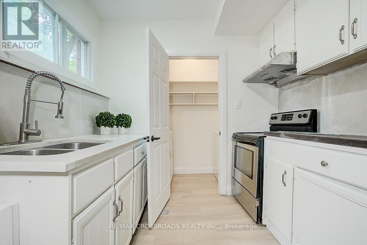 160 LETITIA STREET Image 36
