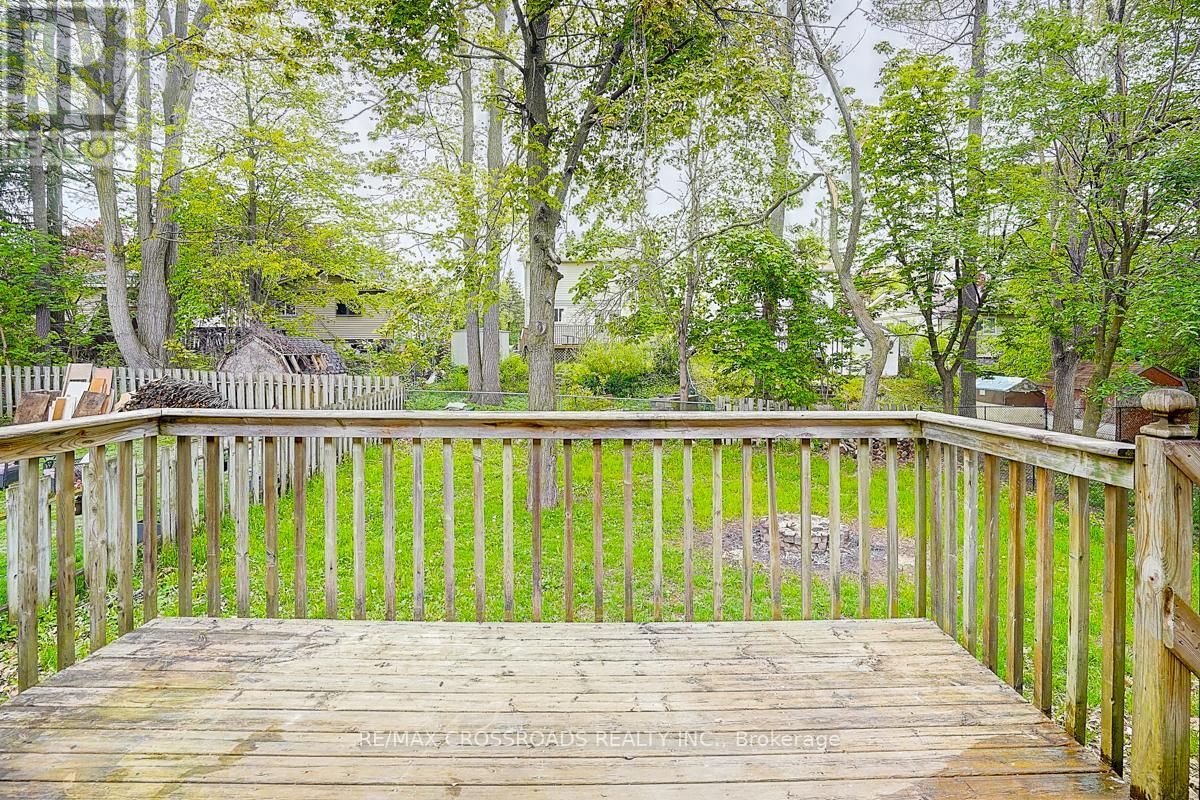 160 LETITIA STREET Image 39
