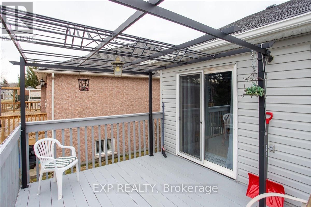 13 MASTERS . LANE Image 23