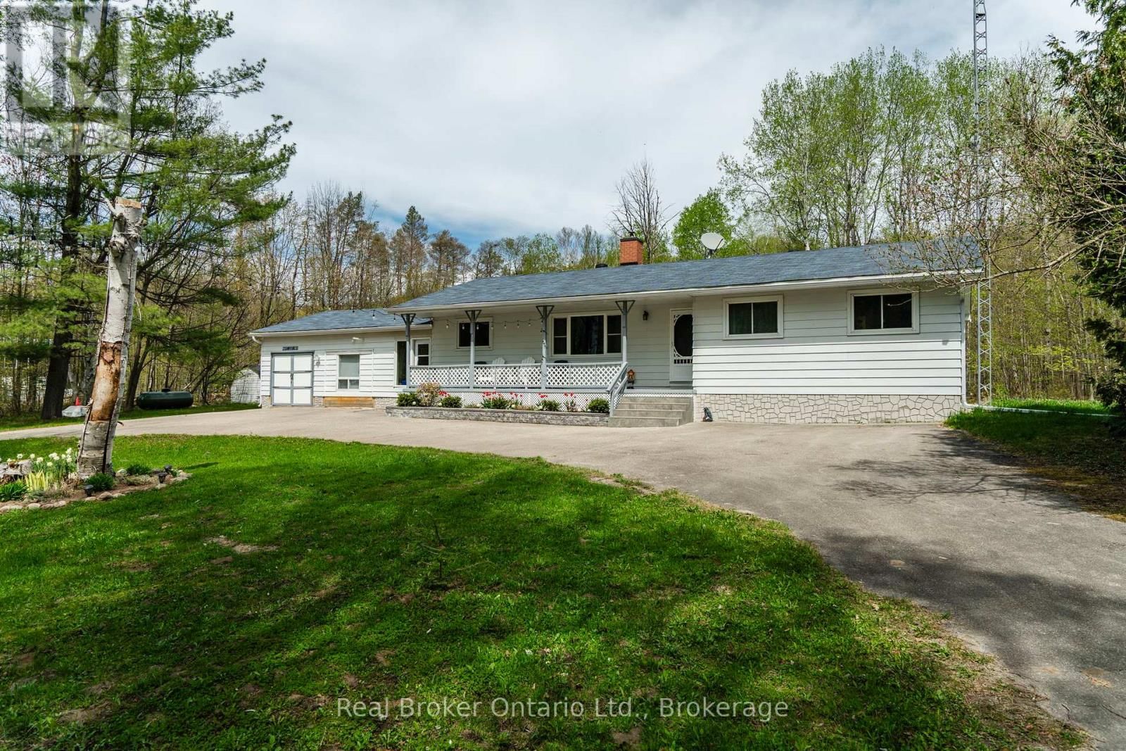 1467 ROSEMOUNT ROAD Image 1