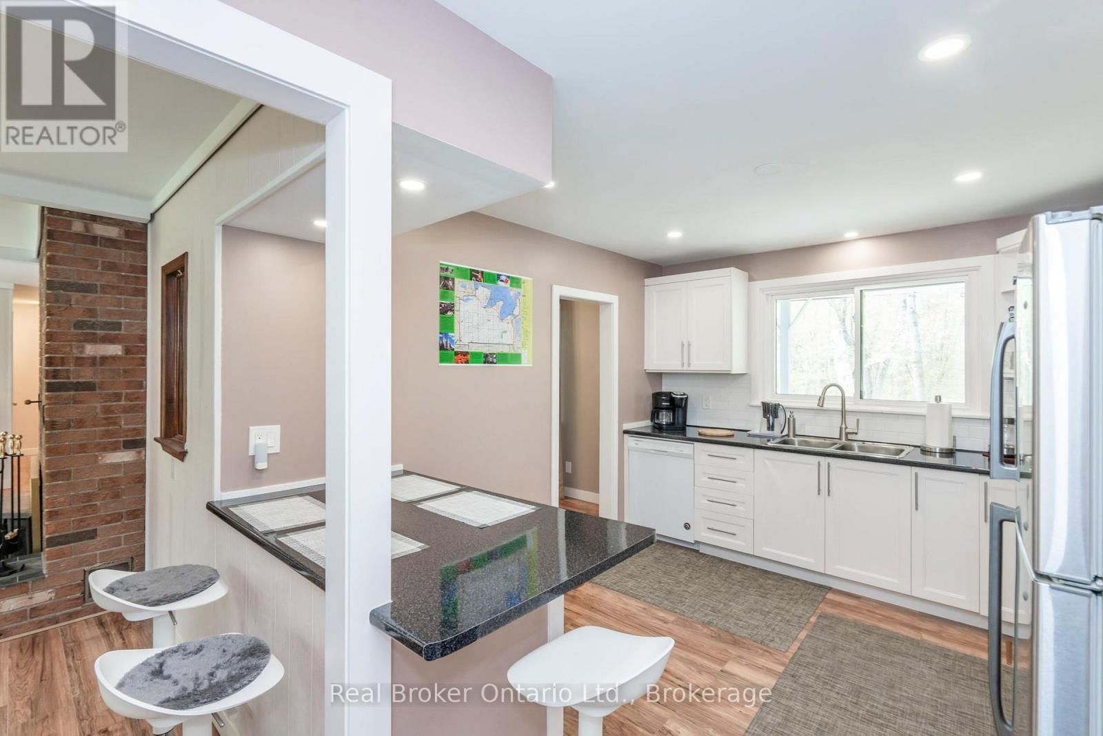 1467 ROSEMOUNT ROAD Image 11