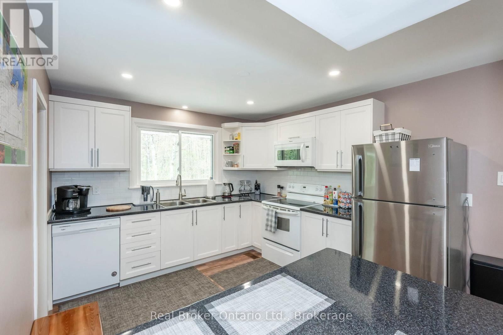 1467 ROSEMOUNT ROAD Image 12