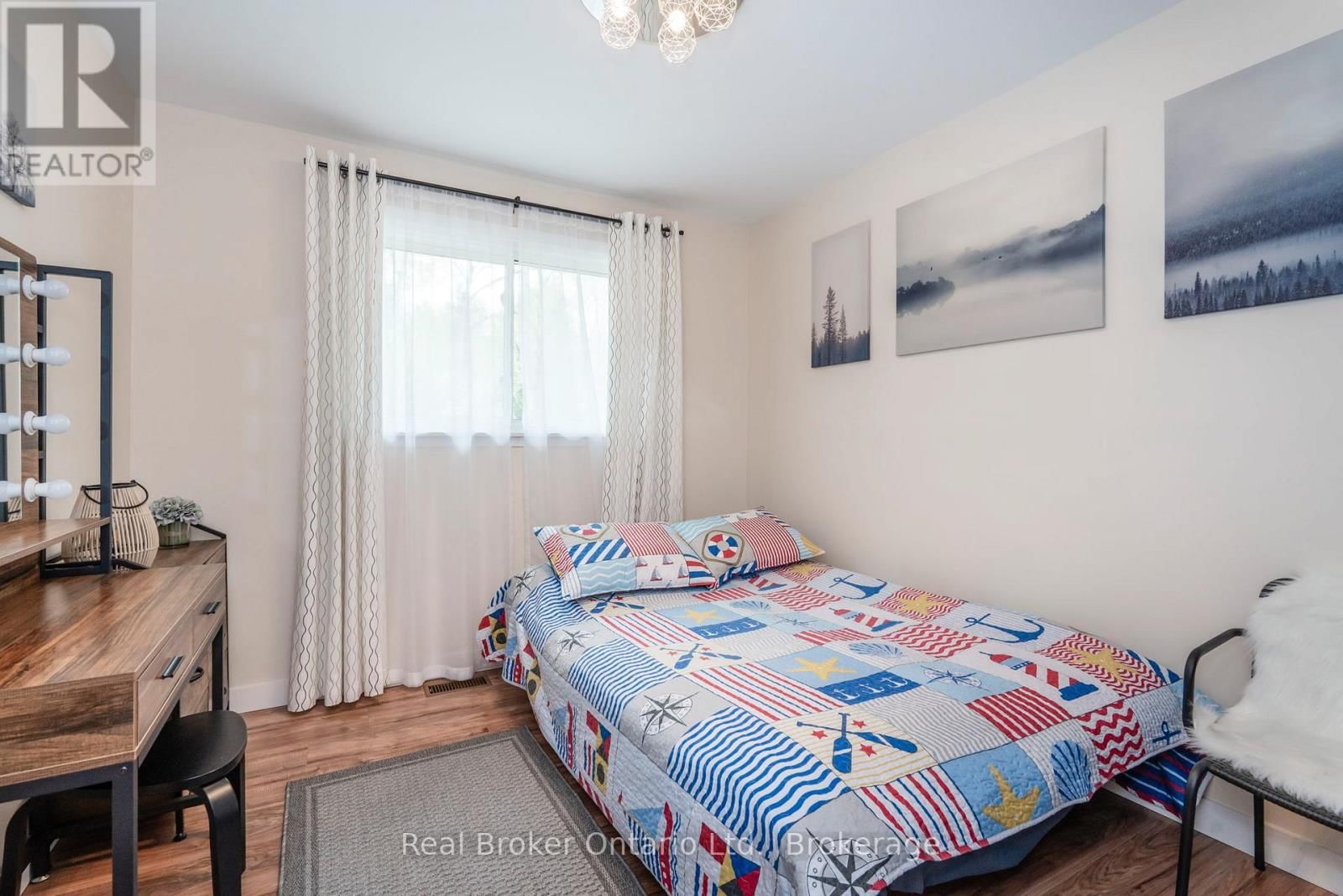 1467 ROSEMOUNT ROAD Image 19