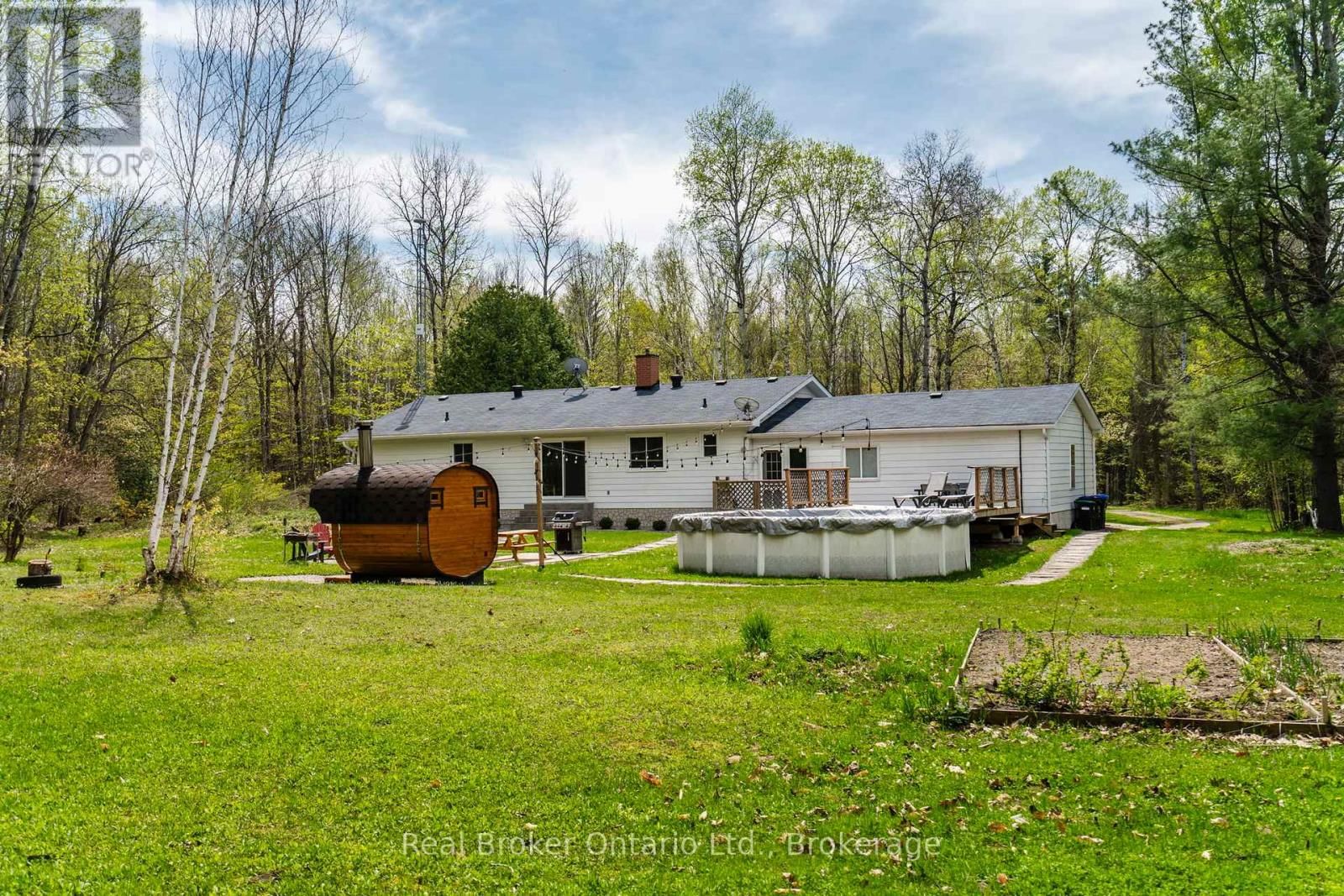 1467 ROSEMOUNT ROAD Image 27