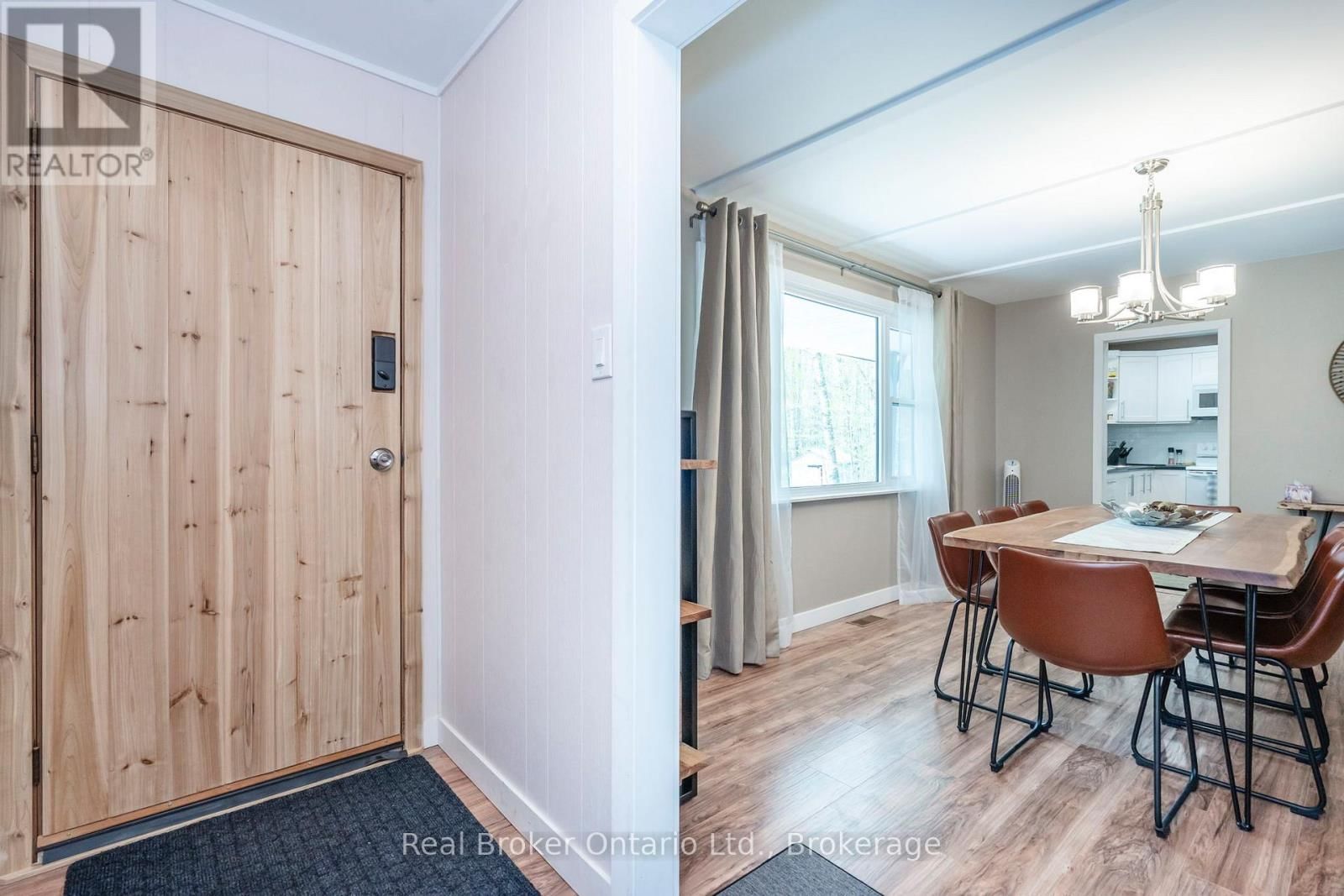 1467 ROSEMOUNT ROAD Image 5