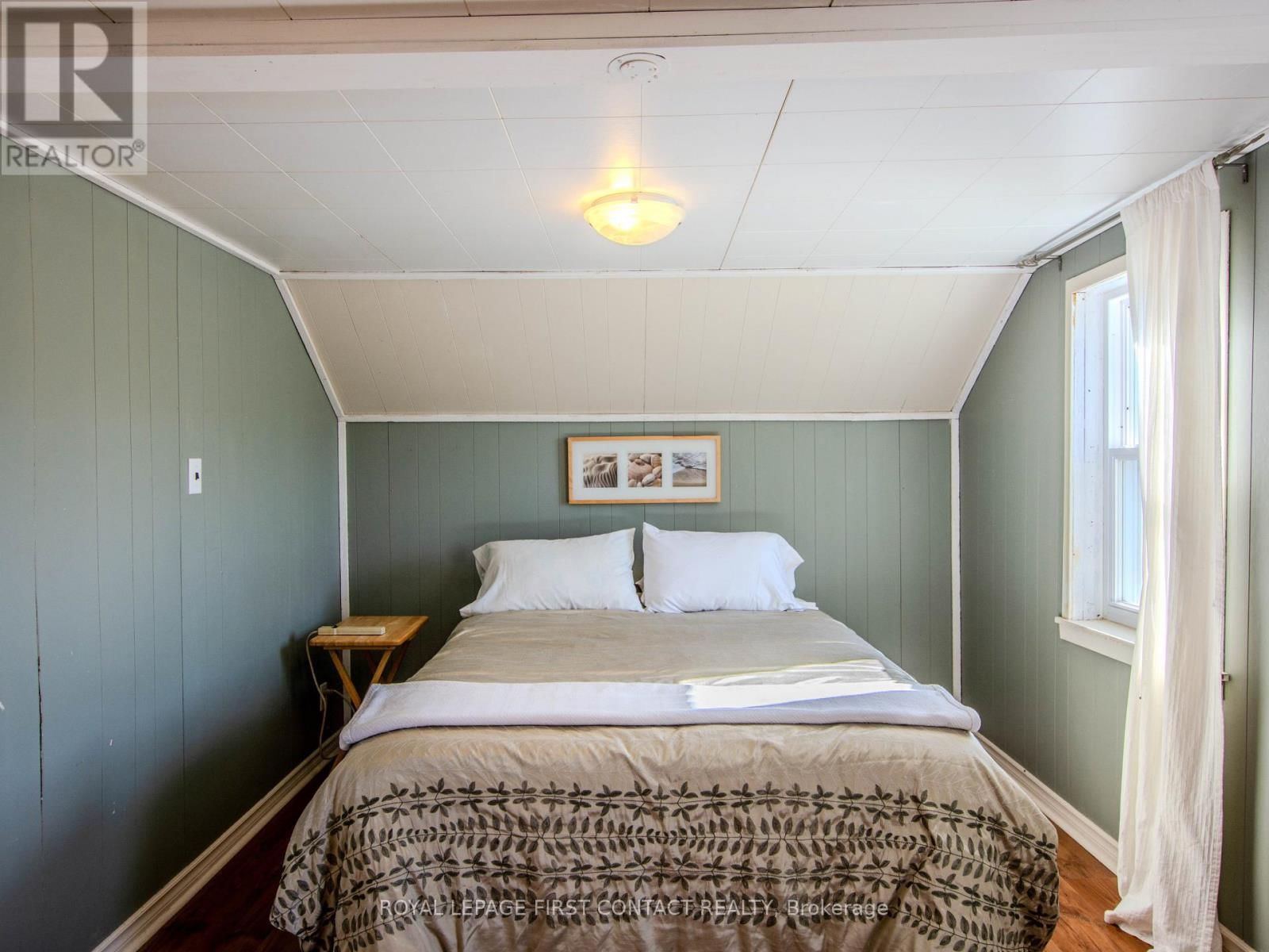 2041 FLOS 4 ROAD WEST Image 12