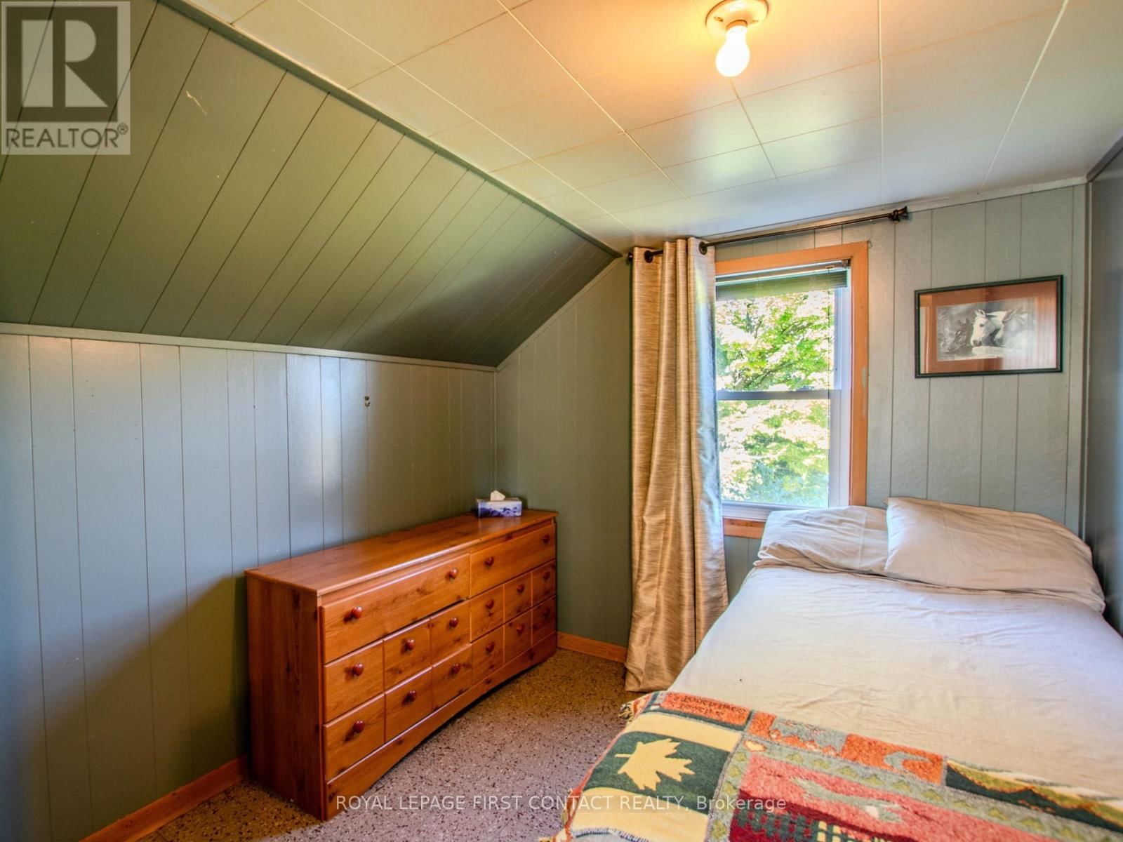 2041 FLOS 4 ROAD WEST Image 13