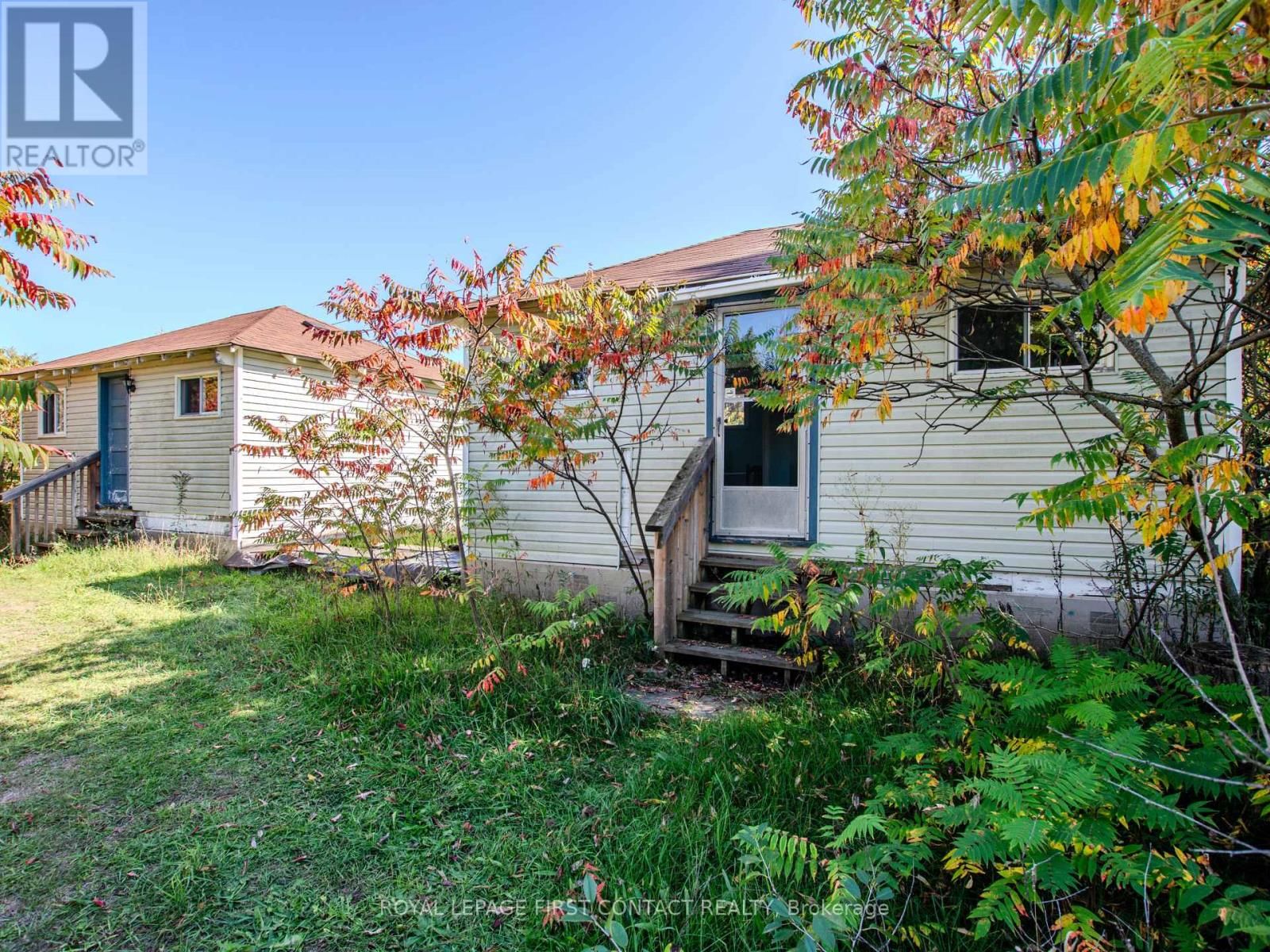 2041 FLOS 4 ROAD WEST Image 14