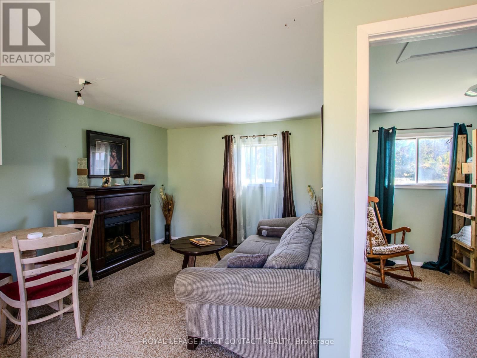 2041 FLOS 4 ROAD WEST Image 16