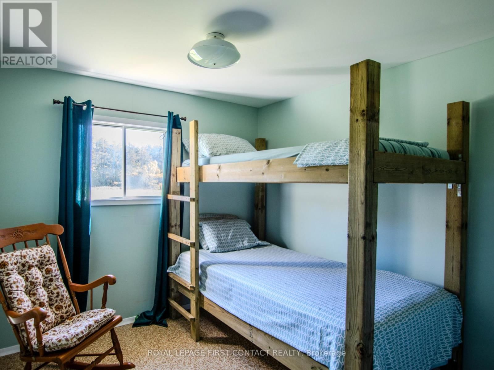 2041 FLOS 4 ROAD WEST Image 17