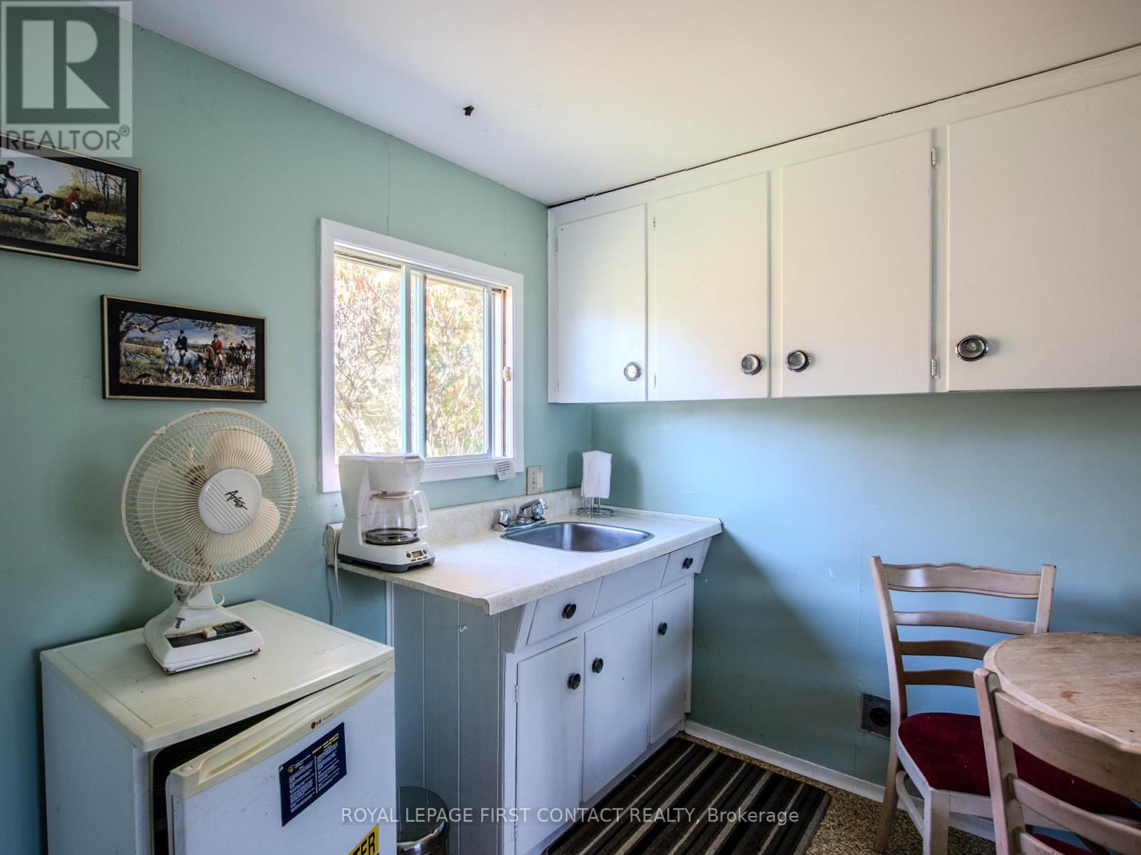 2041 FLOS 4 ROAD WEST Image 18