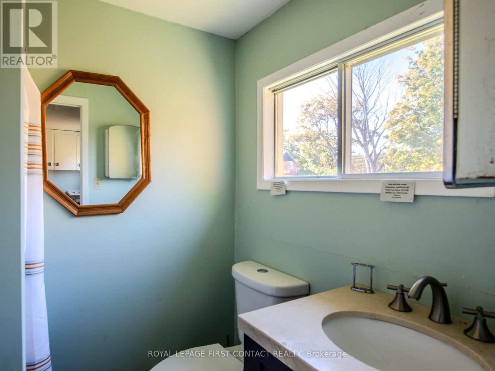 2041 FLOS 4 ROAD WEST Image 19