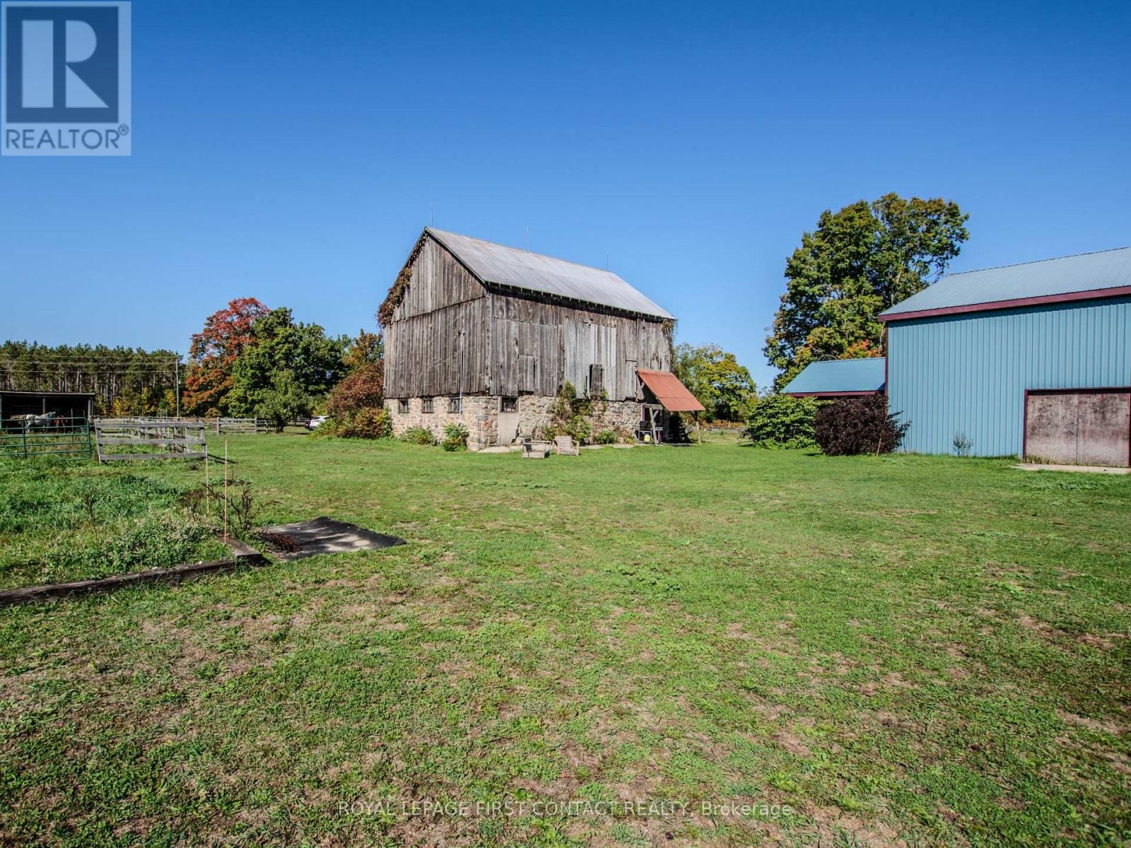 2041 FLOS 4 ROAD WEST Image 20