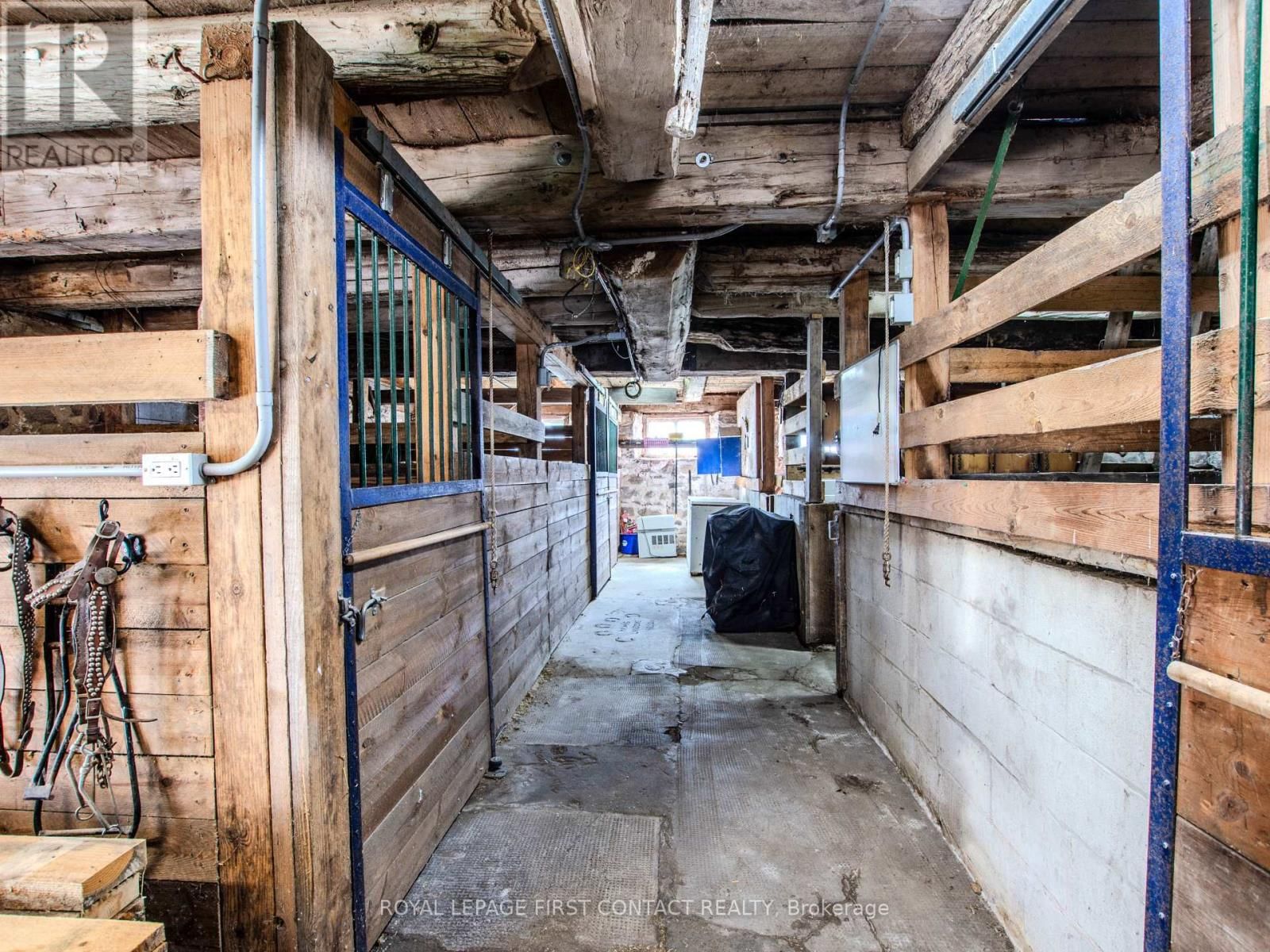 2041 FLOS 4 ROAD WEST Image 22