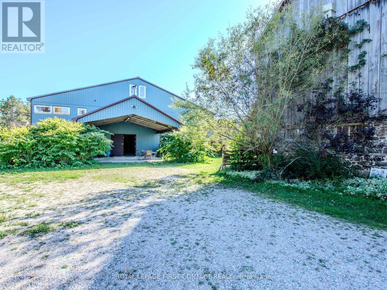 2041 FLOS 4 ROAD WEST Image 25