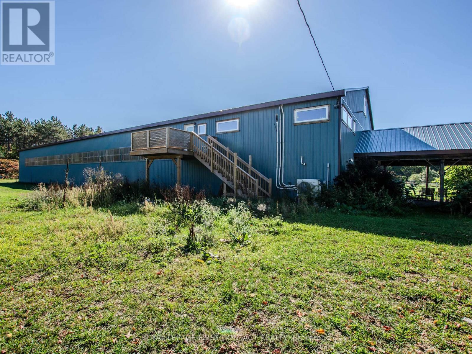 2041 FLOS 4 ROAD WEST Image 26