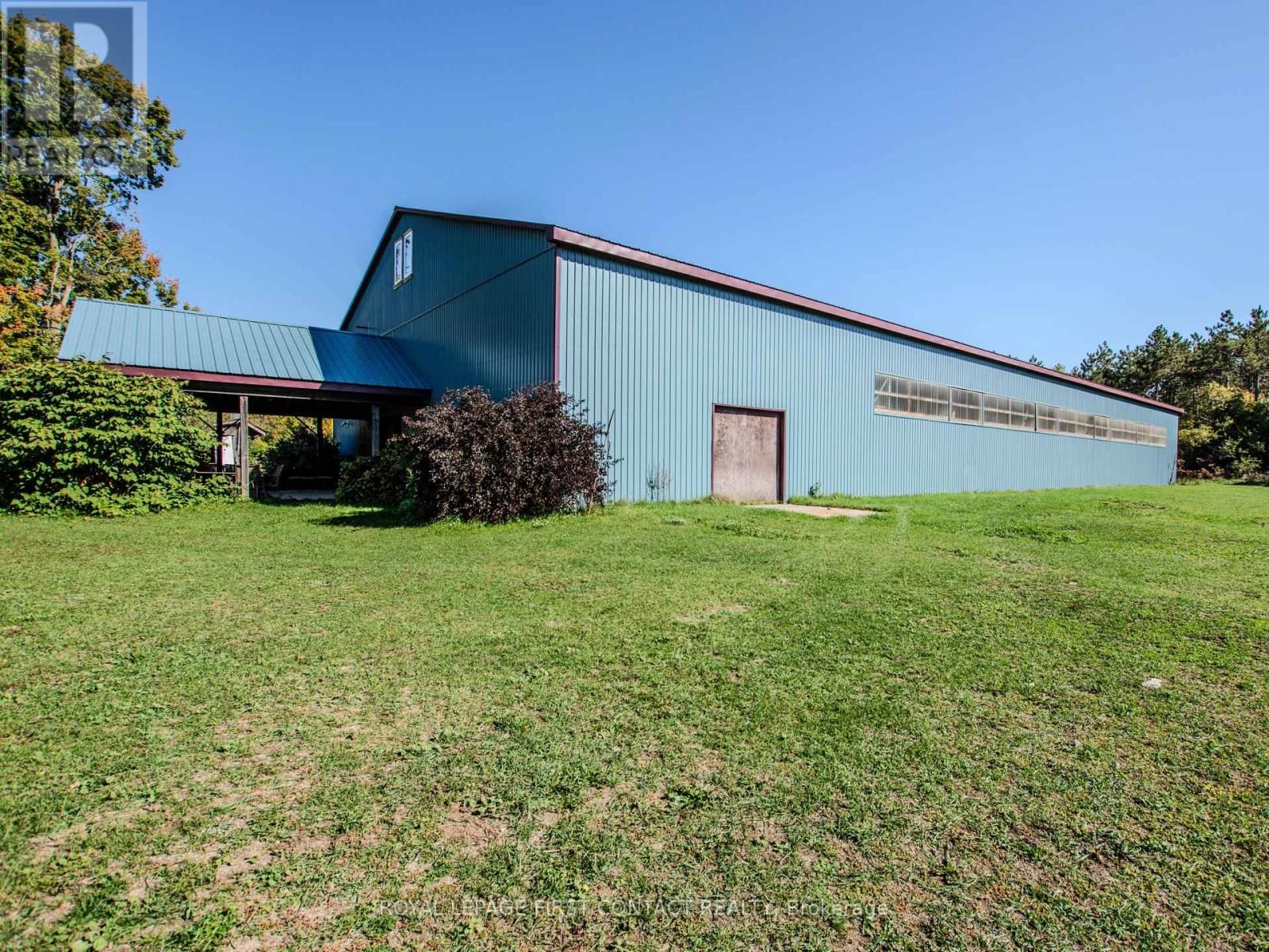 2041 FLOS 4 ROAD WEST Image 27