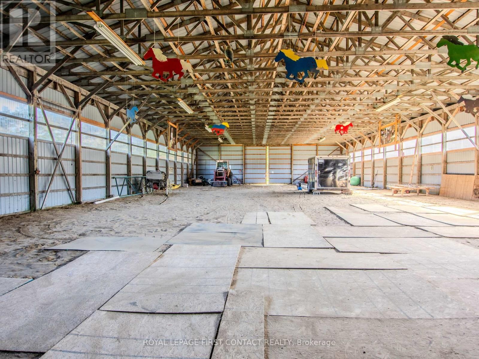 2041 FLOS 4 ROAD WEST Image 32