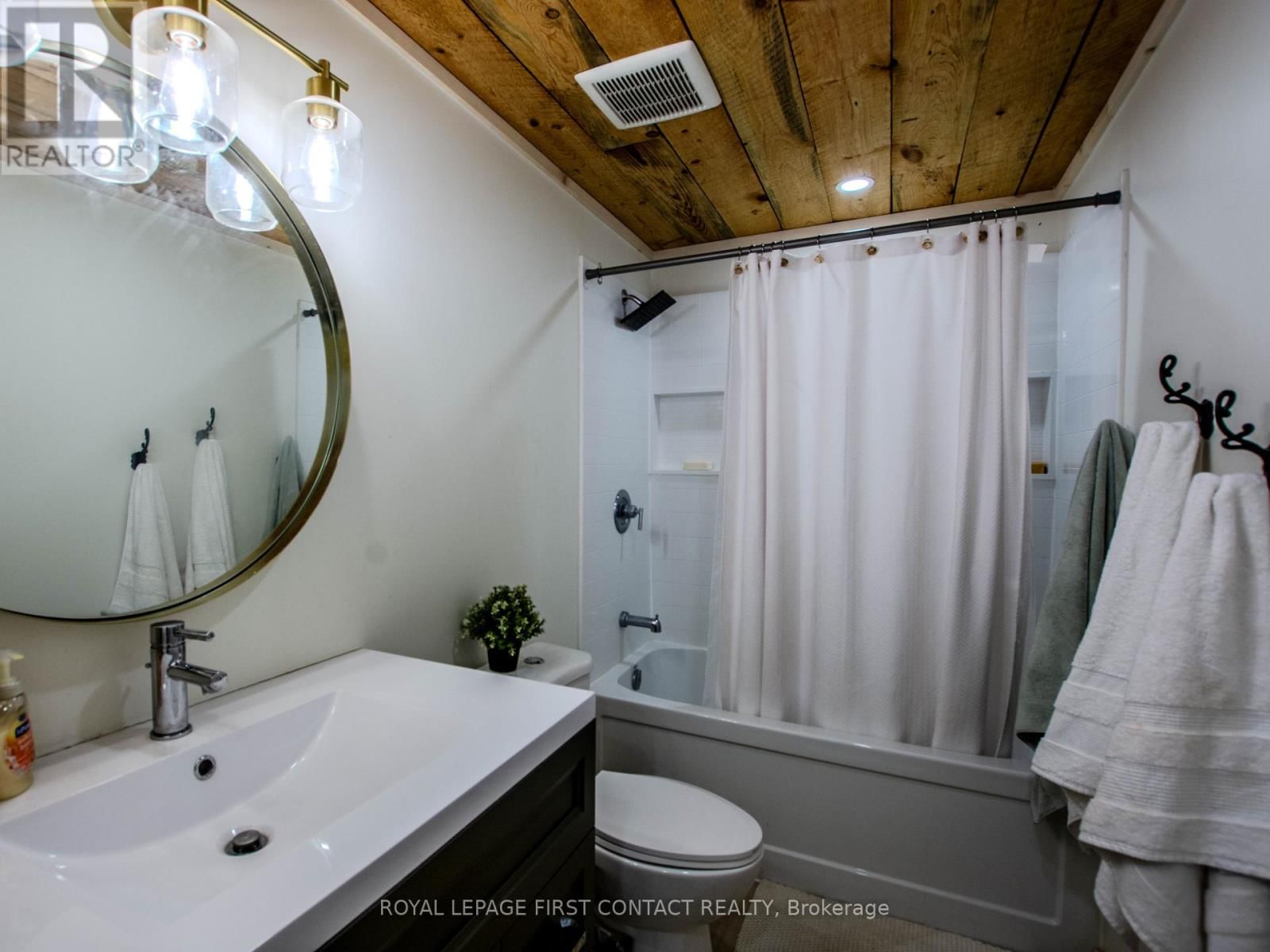 2041 FLOS 4 ROAD WEST Image 36